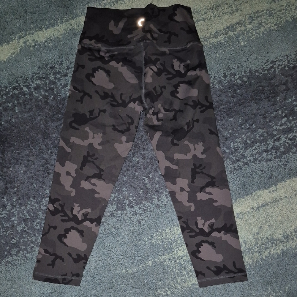 ZYIA Light N Tight Hi Rise Dark Camouflage Crop Size 2